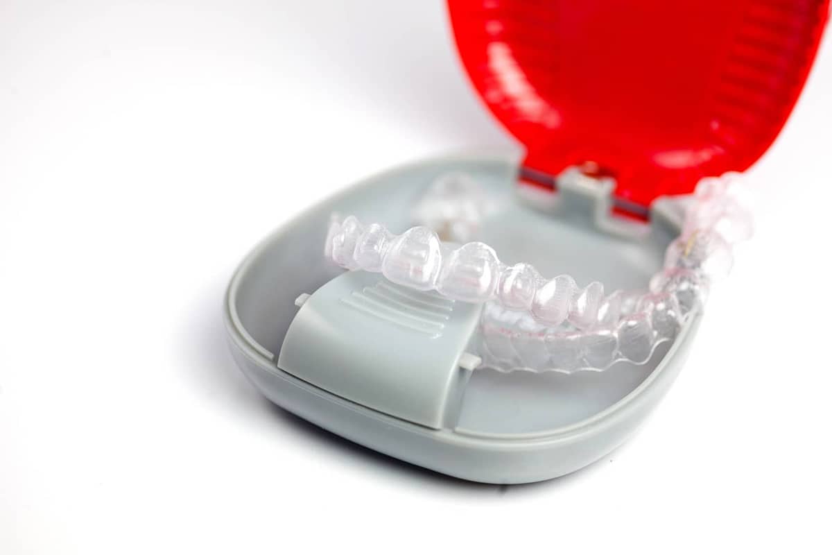 invisalign retainer case